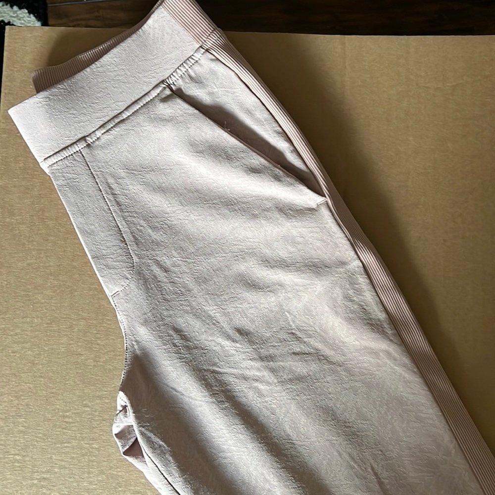 Mauve BROOKLYN TEXTURED ANKLE PANT.